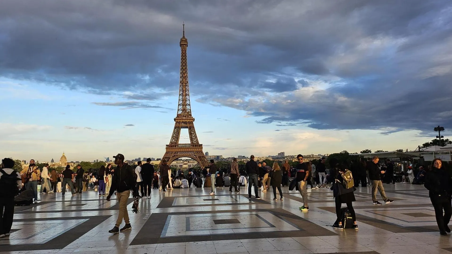 Charming Apartment Close To Emily\'S Spots In Paris contacts